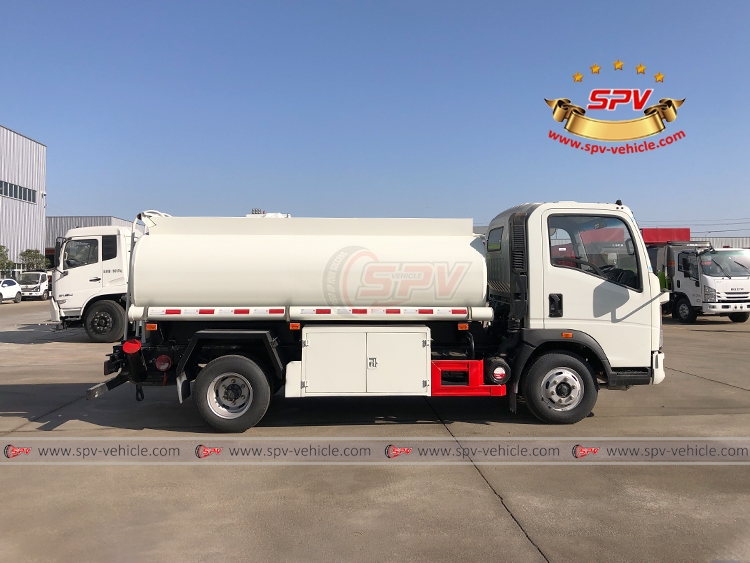 5,000 Litres Petroleum Tank Truck Sinotruk - RS 5,000 Litres Petroleum Tank Truck Sinotruk - RS